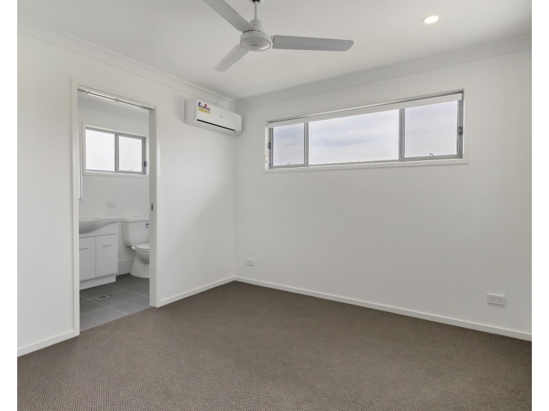 1/2 Nightshade Crescent, Pimpama QLD 4209