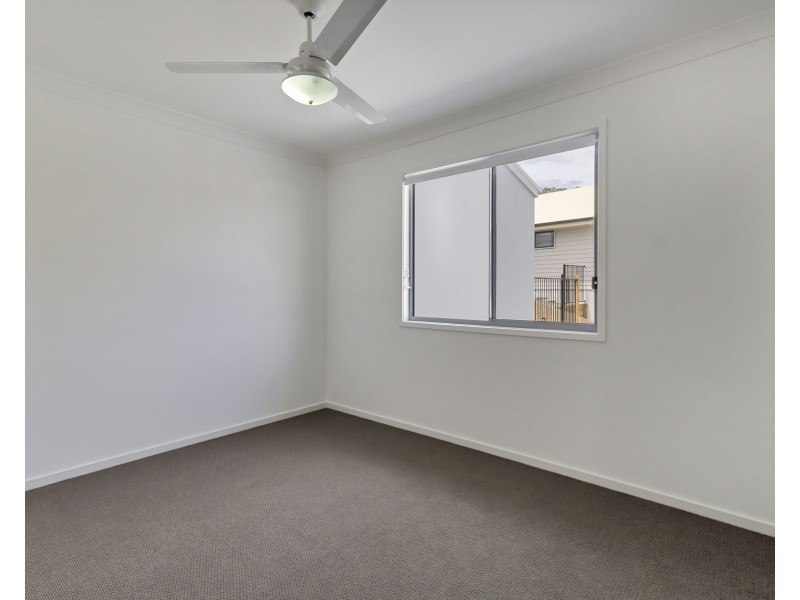 1/2 Nightshade Crescent, Pimpama QLD 4209