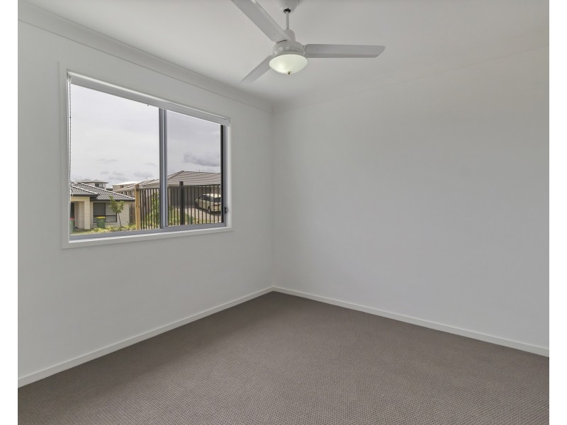 1/2 Nightshade Crescent, Pimpama QLD 4209