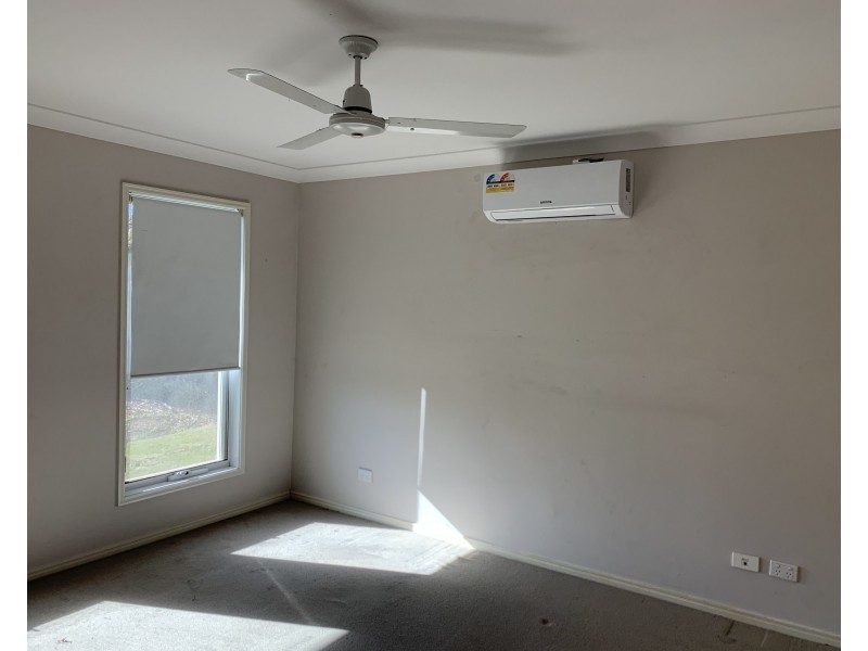 9 Barradeen Circuit, Pacific Pines QLD 4211