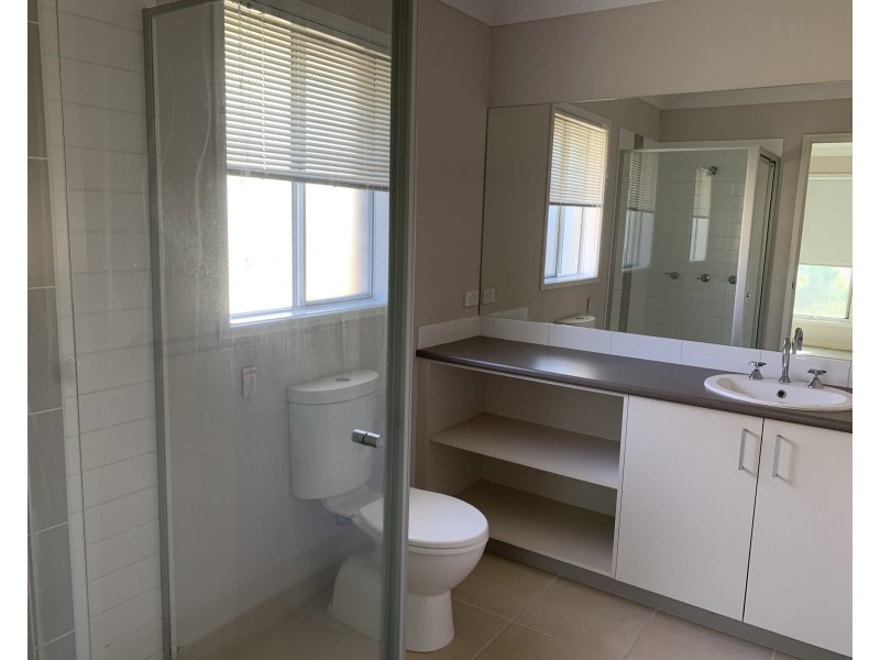 9 Barradeen Circuit, Pacific Pines QLD 4211