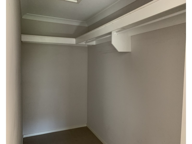 9 Barradeen Circuit, Pacific Pines QLD 4211