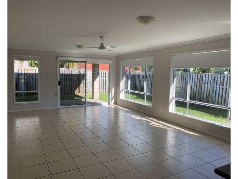 9 Barradeen Circuit, Pacific Pines QLD 4211