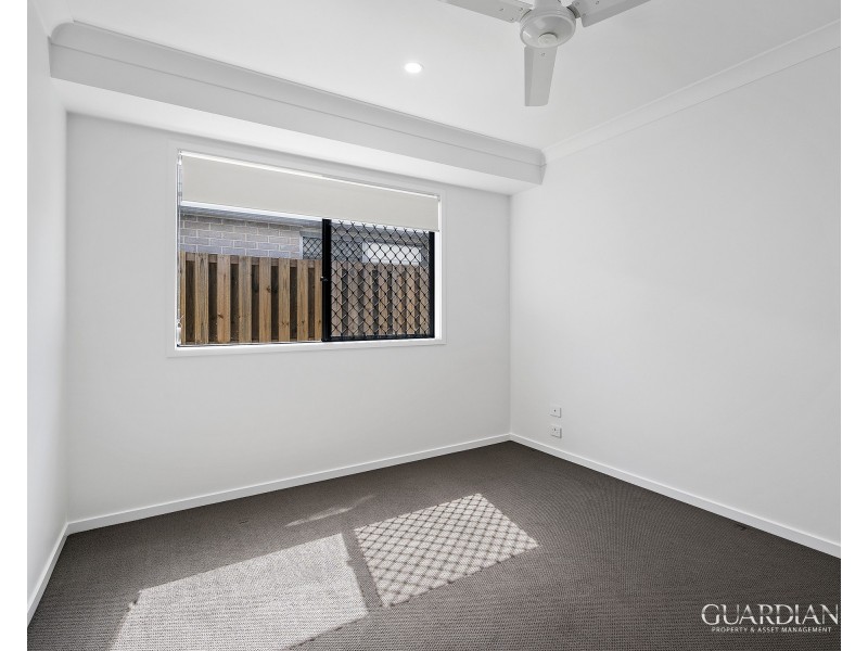 39B Creek Place, Park Ridge QLD 4125