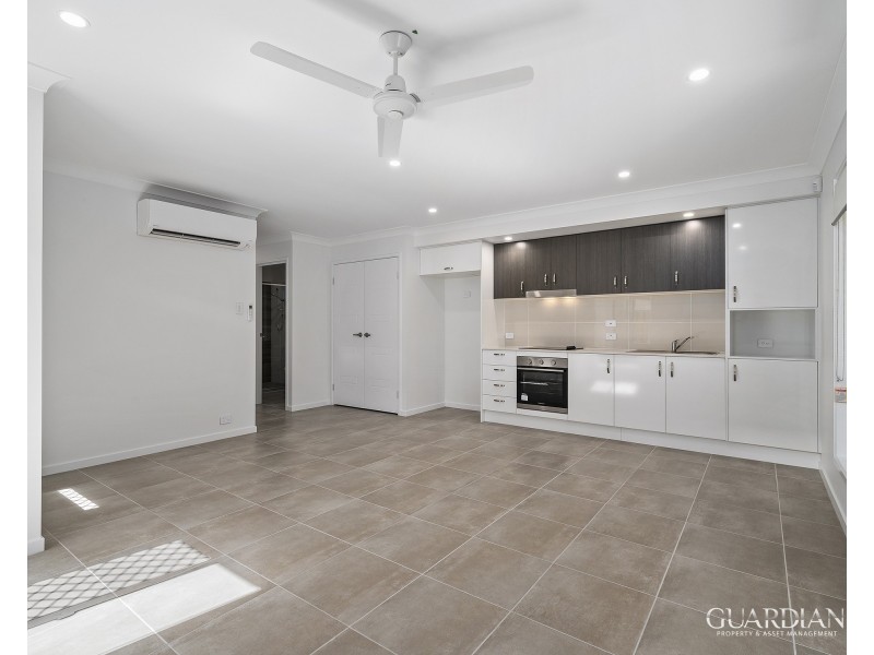 39B Creek Place, Park Ridge QLD 4125