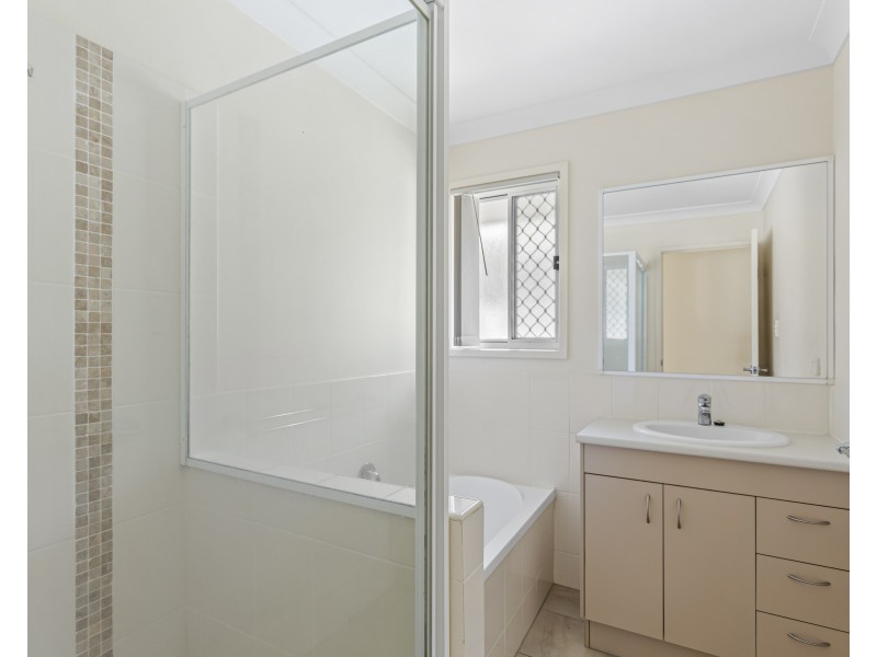 2 Coffey Court, Beachmere QLD 4510
