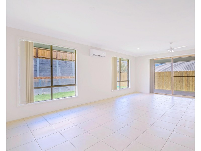 7 April Crescent, Bridgeman Downs QLD 4035