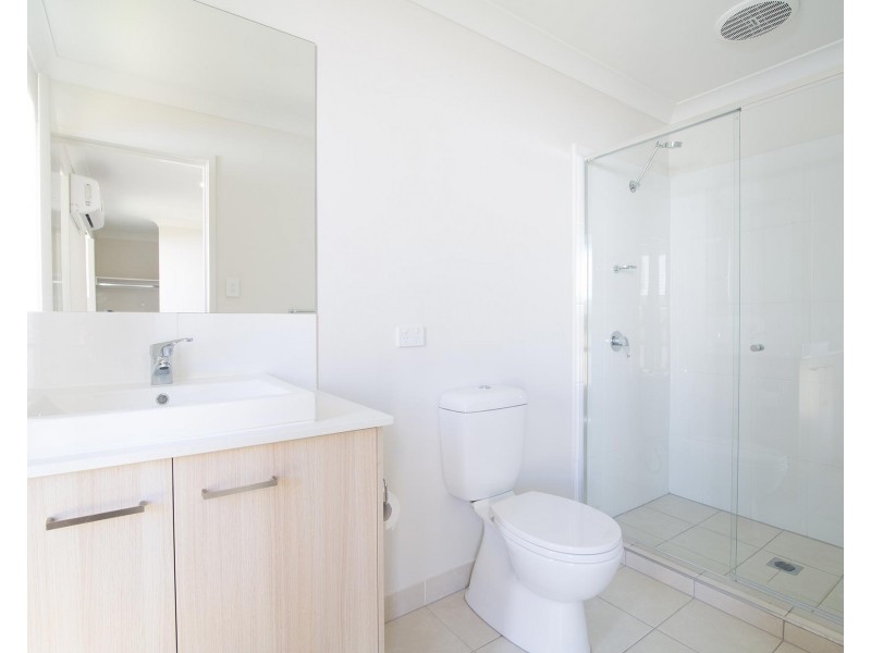 7 April Crescent, Bridgeman Downs QLD 4035