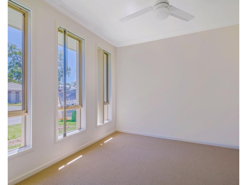 7 April Crescent, Bridgeman Downs QLD 4035