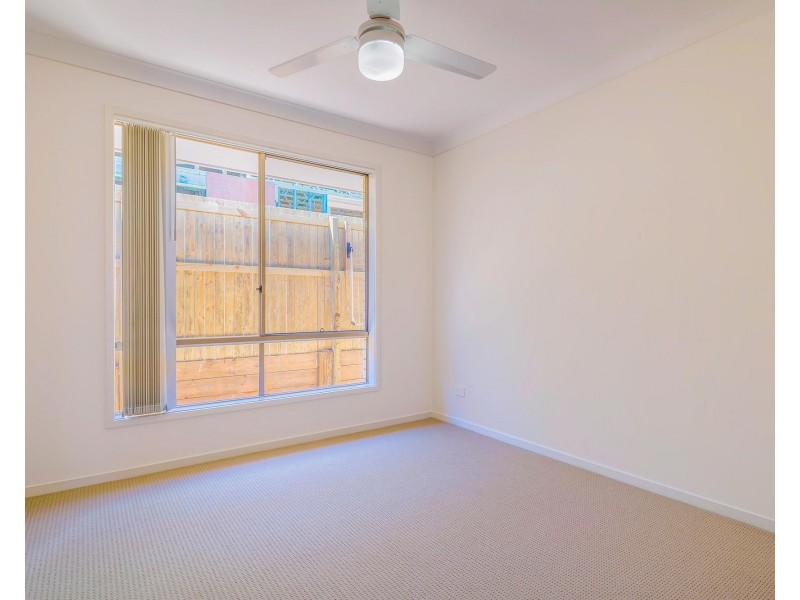 7 April Crescent, Bridgeman Downs QLD 4035