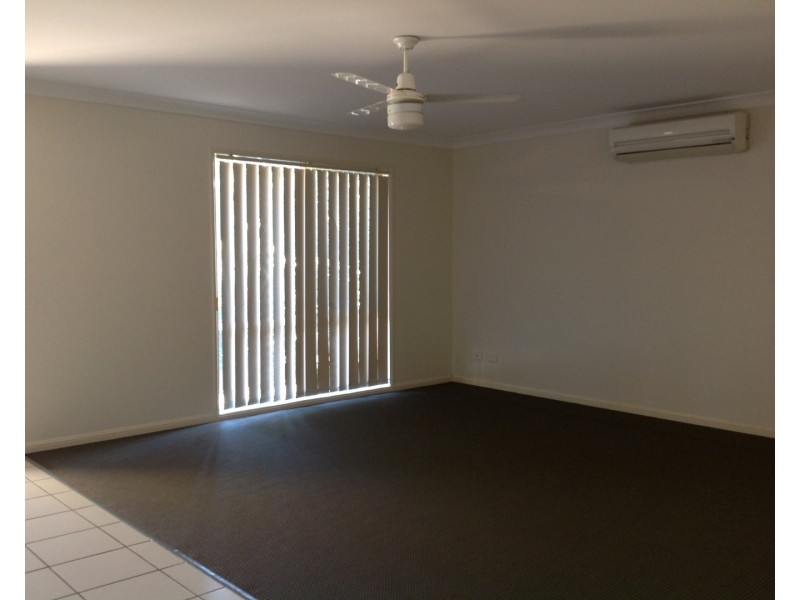 10 Inman Court, Pacific Pines QLD 4211