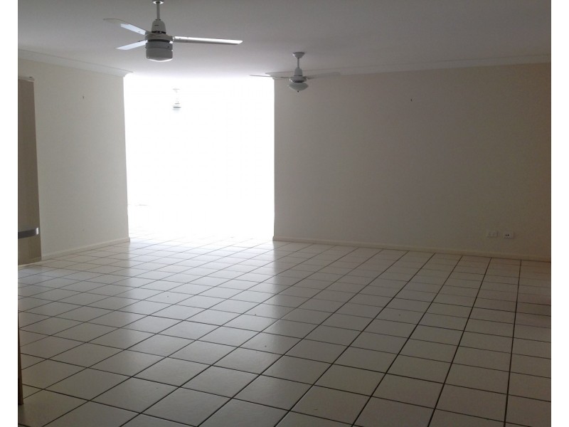 10 Inman Court, Pacific Pines QLD 4211