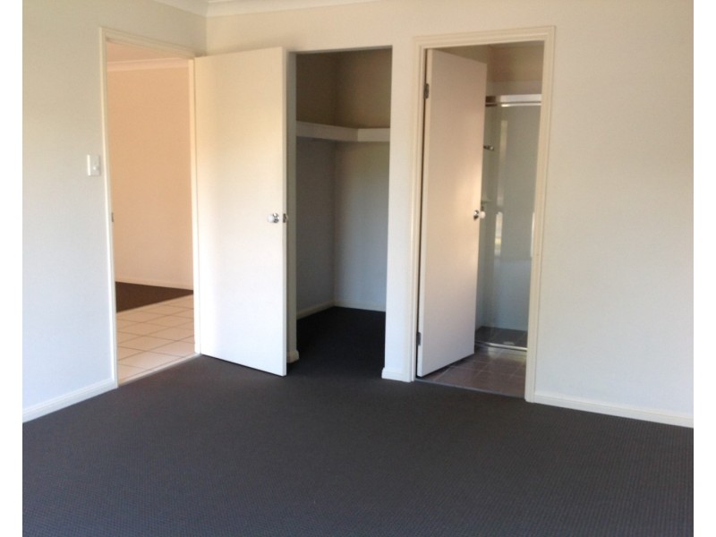 10 Inman Court, Pacific Pines QLD 4211