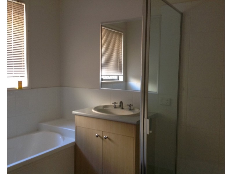 10 Inman Court, Pacific Pines QLD 4211