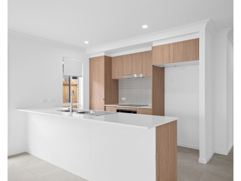 52 Howe Circuit, Logan Reserve QLD 4133