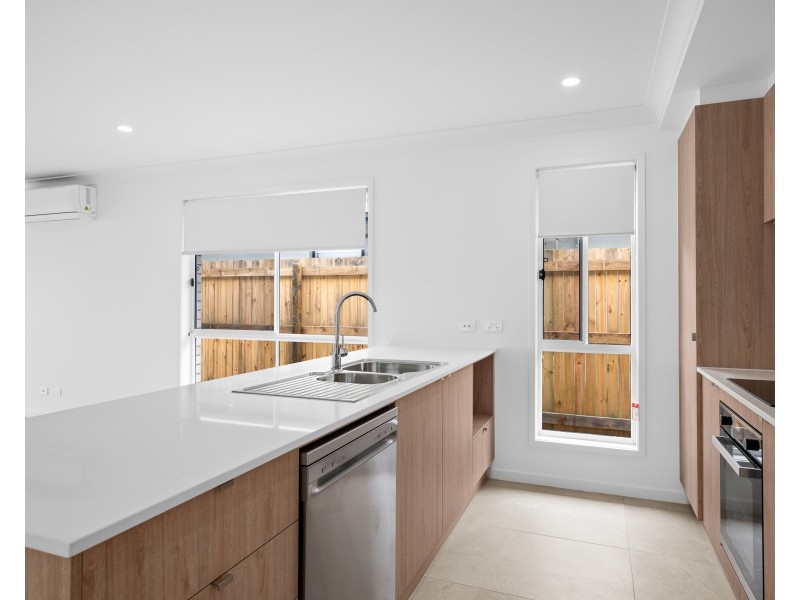 52 Howe Circuit, Logan Reserve QLD 4133