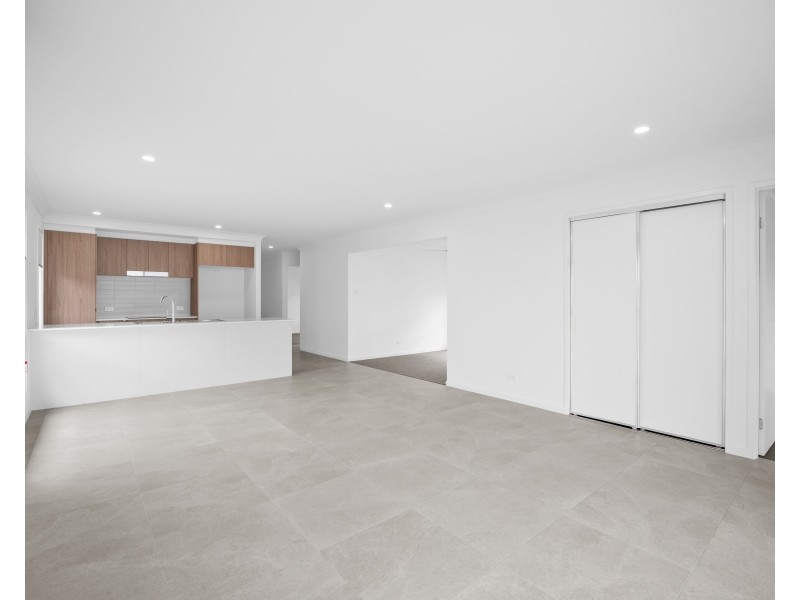 52 Howe Circuit, Logan Reserve QLD 4133