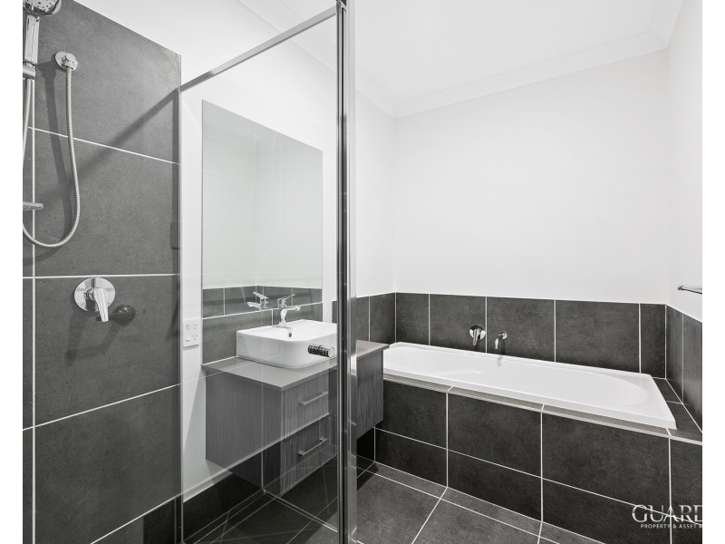 1/11 Claireview Street, Logan Reserve QLD 4133