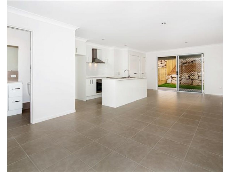1&2/38 Kenneth Drive, Augustine Heights QLD 4300