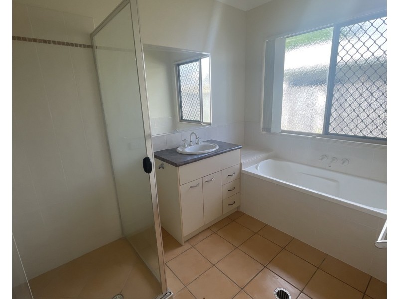 8 McIntyre Court, Mudgeeraba QLD 4213