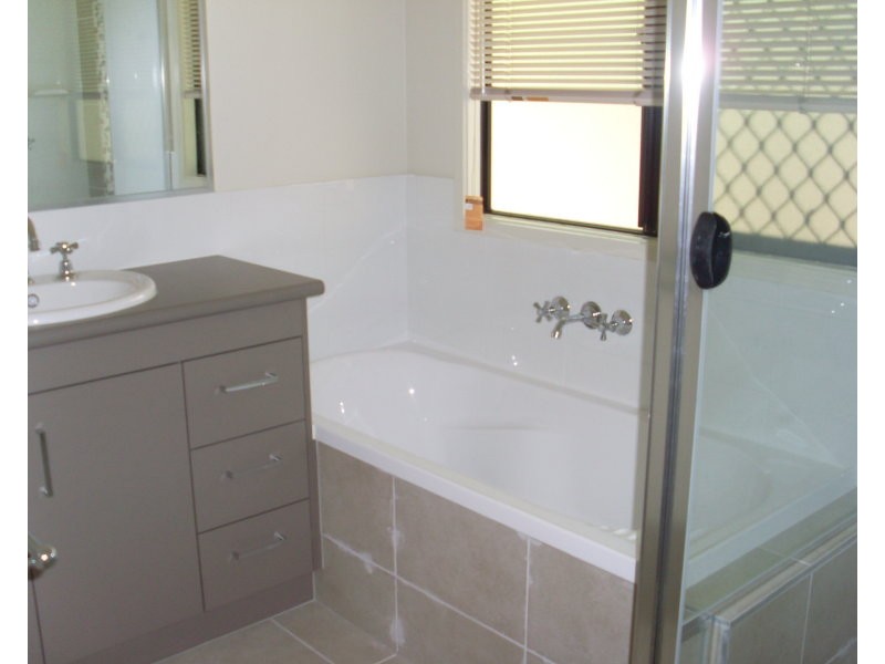 5 Salomon Court, Goodna QLD 4300