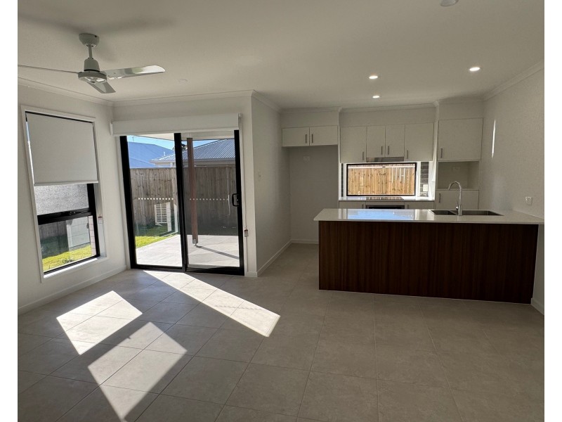 1/11 Magnetic Street, Morayfield QLD 4506