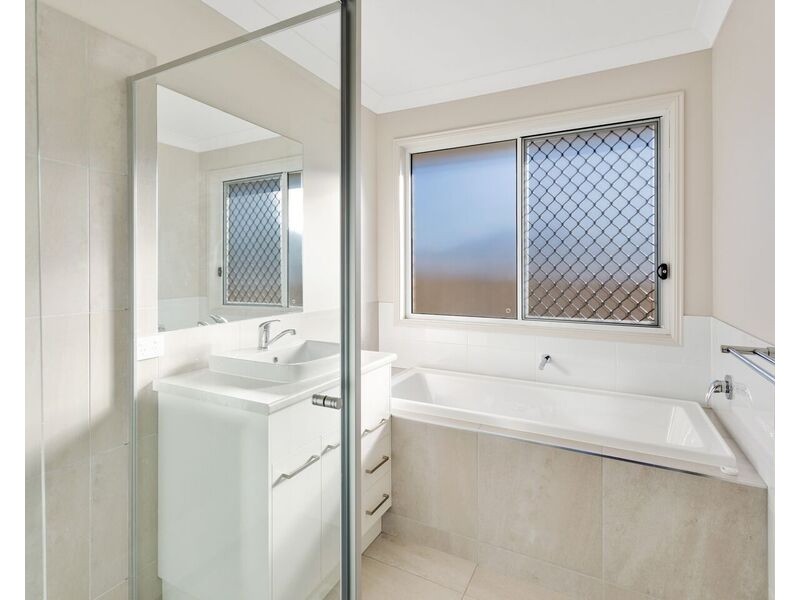 2 Weyba Street, Morayfield QLD 4506