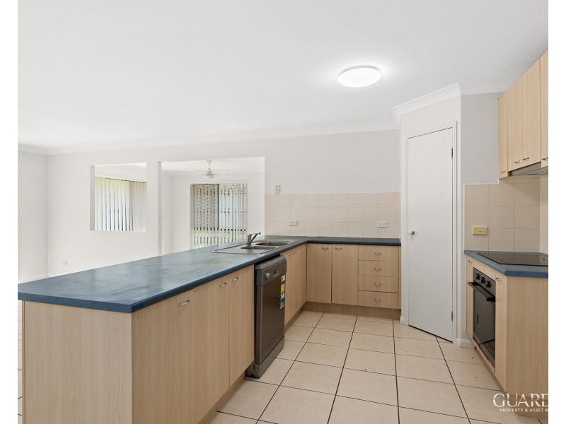 4 Dennis Close, Calamvale QLD 4116