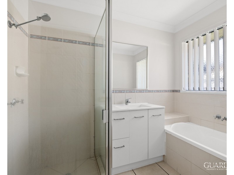4 Dennis Close, Calamvale QLD 4116