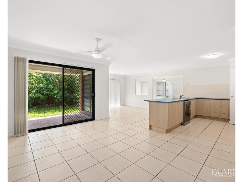 4 Dennis Close, Calamvale QLD 4116