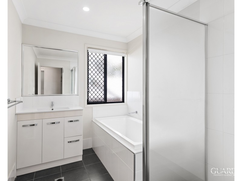 60 Sawmill Circuit, Riverhills QLD 4074