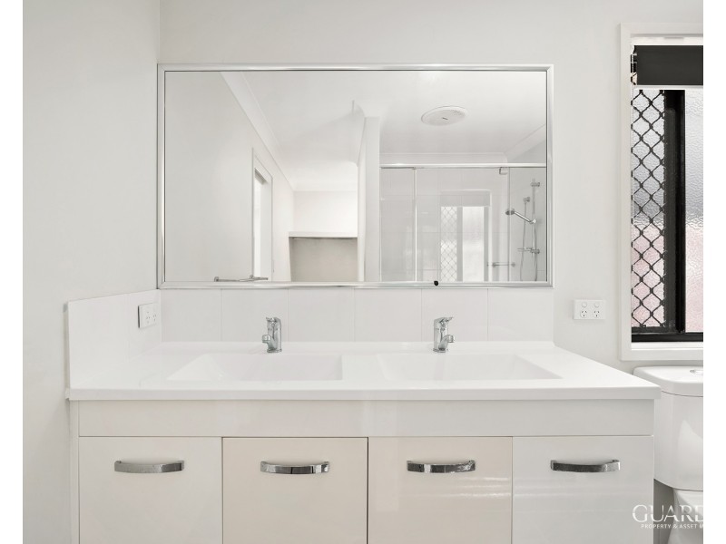 60 Sawmill Circuit, Riverhills QLD 4074