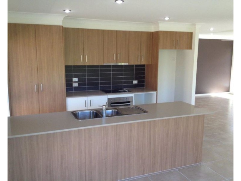53 Ravensbourne Circuit, Waterford QLD 4133