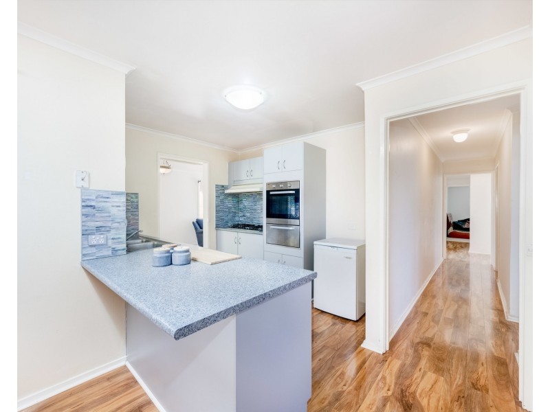 15 Evelyn Close, Melton West VIC 3337