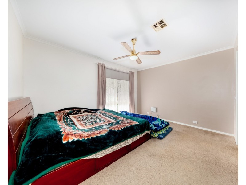 15 Evelyn Close, Melton West VIC 3337