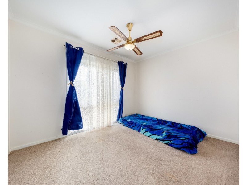 15 Evelyn Close, Melton West VIC 3337