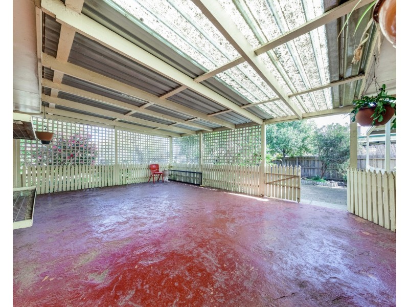 15 Evelyn Close, Melton West VIC 3337