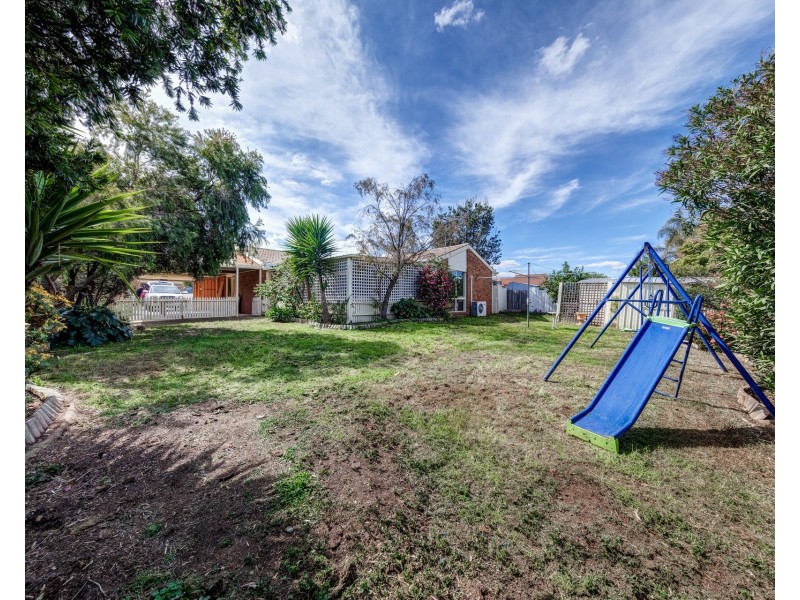 15 Evelyn Close, Melton West VIC 3337