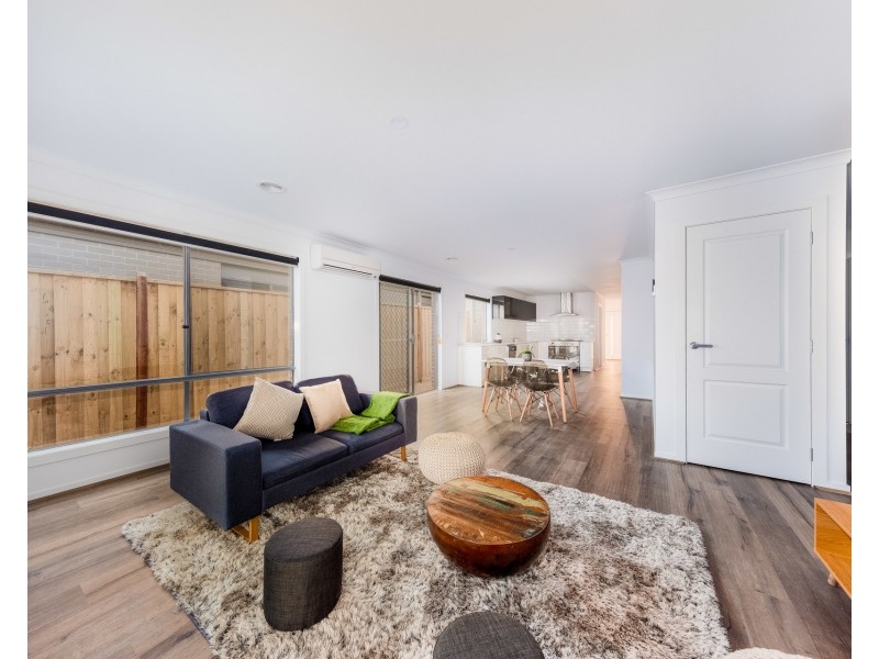 27 Tara Boulevard, Officer VIC 3809