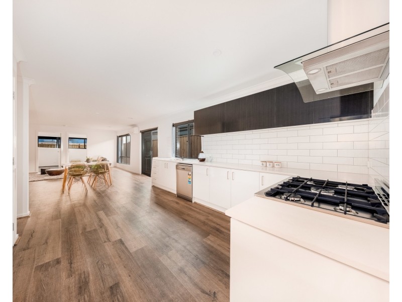 27 Tara Boulevard, Officer VIC 3809