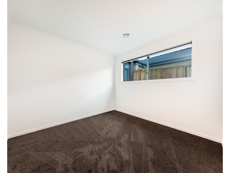 27 Tara Boulevard, Officer VIC 3809