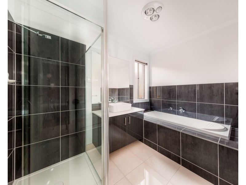 27 Tara Boulevard, Officer VIC 3809