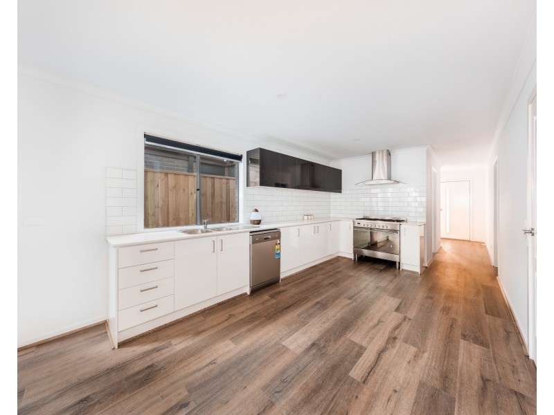 27 Tara Boulevard, Officer VIC 3809