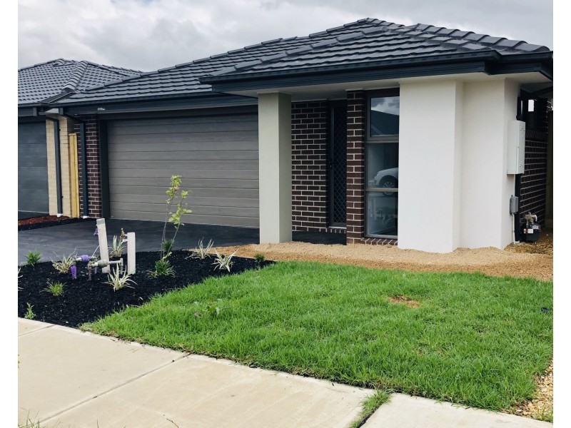 27 Tara Boulevard, Officer VIC 3809