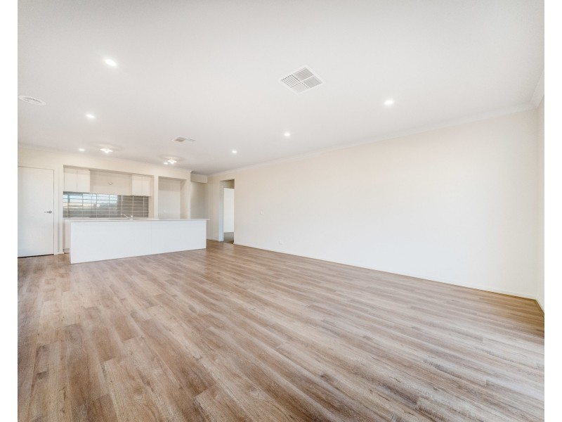 24 Wheat Avenue, Truganina VIC 3029