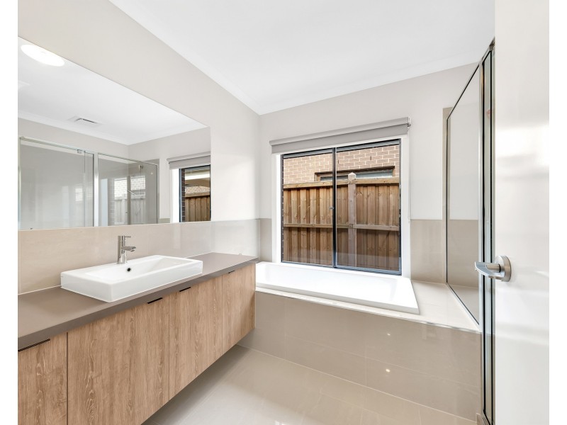 8 Merriweather Street, Truganina VIC 3029