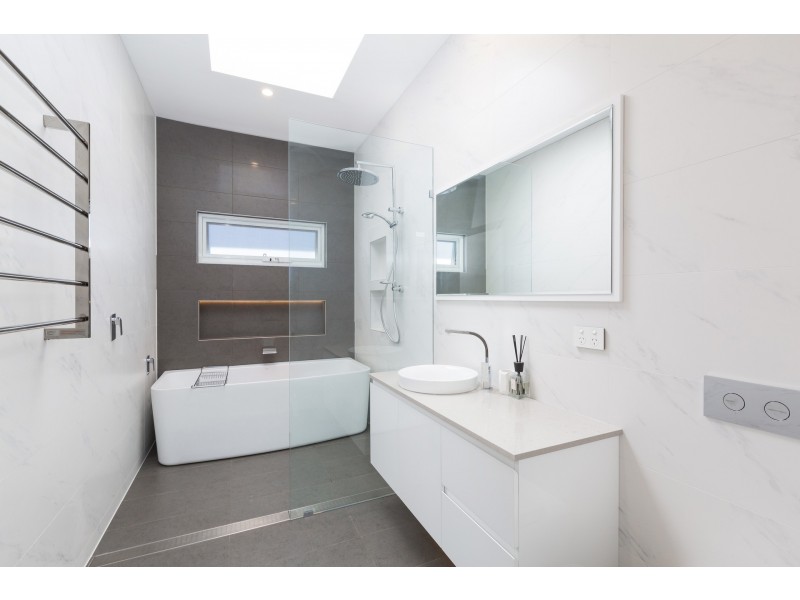 19 Tea Gardens Avenue, Kirrawee NSW 2232