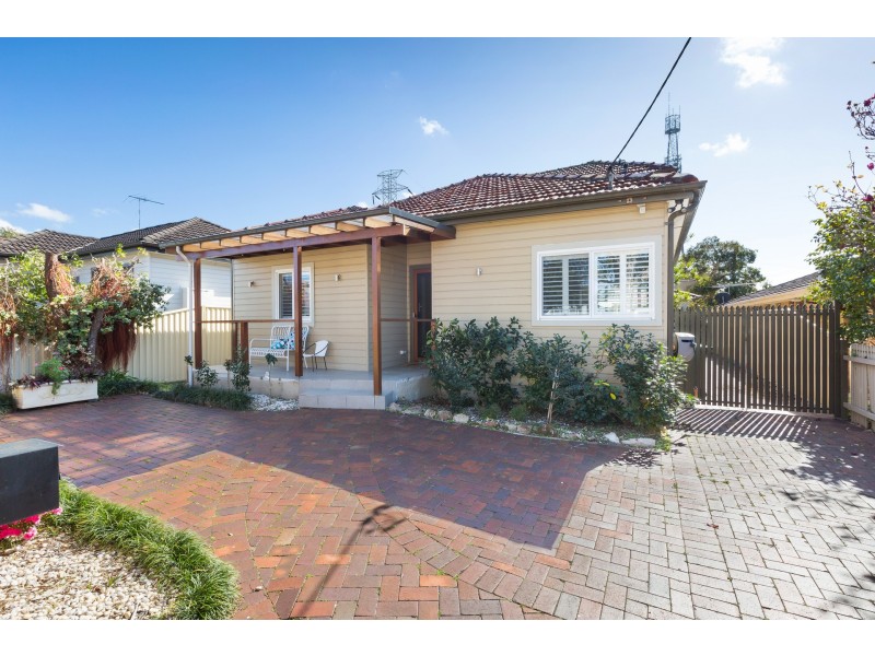 19 Tea Gardens Avenue, Kirrawee NSW 2232