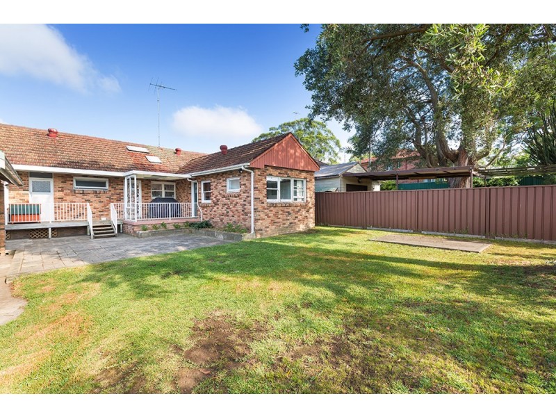9 Best Crescent, Kirrawee NSW 2232