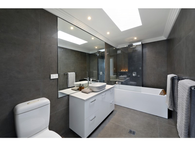 14 Maroopna Road, Yowie Bay NSW 2228